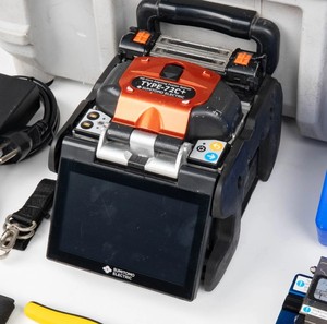 Máquina de Empalme de Fibra Óptica de Alta Definición con Alineación de Núcleo y Kit de Cuchillas para Fibra - Product Image 6