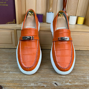 Mocasines de cuero con estampado de cocodrilo naranja para hombre – Zapatos casuales sin cordones con suela blanca - Product Image 3