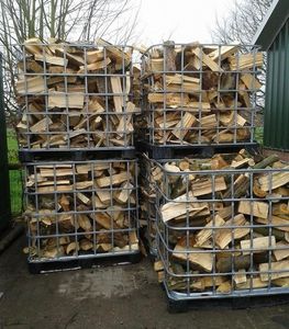 Bûches de bois de frêne à vendre - Bois de chauffage de qualité supérieure pour usage domestique et industriel - Product Image 1