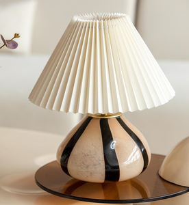 โคมไฟตั้งโต๊ะร่วมสมัยที่โดดเด่นด้วยน้ำตาสีทองเรียวสูงในราคาขายส่ง - Product Image 6