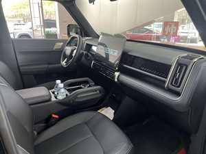 Auto Eléctrico Usado CAR 03T 4WD Modelo 2025, Versión de Largo Alcance 601-700km, con Motor de 200-250kW y Batería de 50-70kWh - Product Image 6