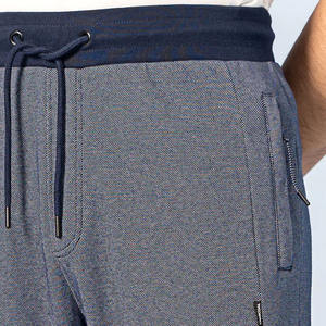 กางเกงลำลองผ้าลูกฟูกสีเทาสำหรับผู้ชายเอวยางยืดป้องกันรอยยับระบายอากาศได้ดีสวมใส่ในฤดูร้อน - Product Image 3