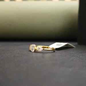 Elegante Anillo de Moissanita con Tres Piedras Redondas y en Forma de Pera en Oro Sólido de 14K, Certificado IGI, Chapado en Oro de 14K, para Regalo de San Valentín - Product Image 3