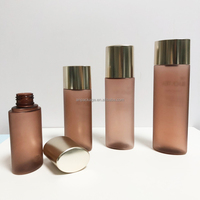 Botellas de embalaje cosmético de oro ámbar para champú de crema corporal y cuidado de la piel-Juego de varias capacidades de diseño esmerilado con tapa de pulverización de bomba PETG