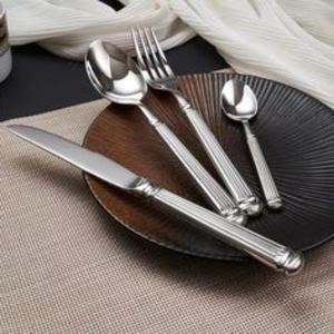Juego de cubiertos de acero inoxidable con mango negro para mesa de comedor de cocina contemporánea moderna y configuración de cafetería - Product Image 5