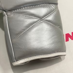 Gants de boxe professionnels en cuir de vachette tendance avec poignées, évacuation de l'humidité, antidérapants, fermeture à lacets, logo personnalisé - Product Image 5