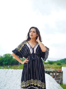 Robe maxi bohème noire à rayures, robe longue brodée, tenue décontractée pour soirée, tenue d'été, robe maxi bohème noire - Product Image 2