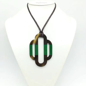 Collier pendentif en corne de buffle, bijoux tribaux naturels et durables pour femmes, haute qualité - Product Image 1