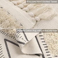 Tapis de couloir MORE Boho beige en coton tissé tufté géométrique moderne, lavable en machine, rectangulaire, avec pompons, motif losanges, personnalisable