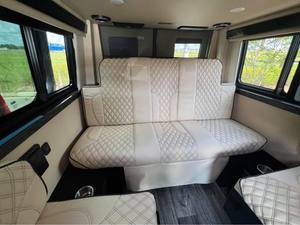 Autocaravana de Lujo Sprinter 2024 en Venta – RV Diésel de Lujo con Cocina, Baño, Cama y Sistema Solar - Product Image 6