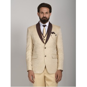 Costume Classique Beige pour Hommes à Haute Demande, 5 Pièces, pour les Affaires et les Occasions Spéciales, Disponible à un Prix Abordable en Inde - Product Image 1