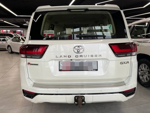 Toyota Hilux Usada de Calidad para Land Cruiser, Transmisión Manual/Automática, Camionetas Manuales en Venta, Volante a la Izquierda, Combustible Diésel, Precio Económico - Product Image 2