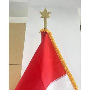 Remates de mástil de bandera de latón dorado con forma de hoja de arce para interiores/paradas, 1 pulgada de diámetro - Product Image 1