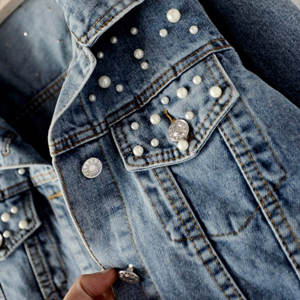 Chaqueta vaquera 100% personalizada de gran tamaño para mujer, chaqueta vaquera de manga larga con cuello levantado y perlas bordadas, chaqueta vaquera a prueba de viento - Product Image 4