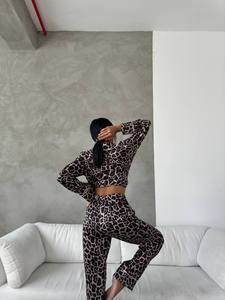 Conjunto de Pijama de Satén para Mujer, Camisa de Manga Larga con Botones y Pantalones Cortos, Ropa de Dormir Térmica Suave, Cintura Elástica, Color Sólido, Primavera - Product Image 3