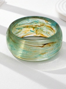 Bracelet en résine de haute qualité, design personnalisé, accessoires élégants pour les amateurs de mode et l'usage quotidien, disponible à la vente - Product Image 2