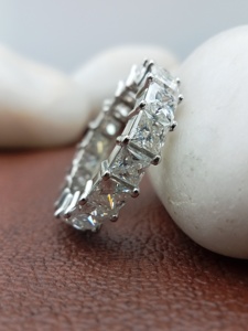 D'VINS JEWELS Estilo clásico y popular Esmeralda Corte brillante 9x7mm VVS Moissanite Diamond Lab Grown Diamond Anillo de compromiso - Product Image 4