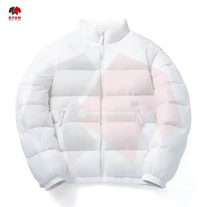 เสื้อแจ็คเก็ตพัฟเฟอร์บุขนสำหรับผู้ชายแบบกำหนดเองได้ พร้อมปกคอตั้ง มีฮู้ด ปักโลโก้ด้านหน้า สีพื้น - Product Image 5