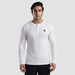 T-shirt Cloud Warm en blanc, tissu 100% coton respirant avec décoration boutonnée - Product Image 1