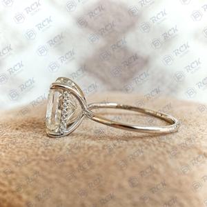 2,50 CTW Emerald Cut Hidden Halo Moissanite Yellow Gold Claw Setting VVS Clarity Wedding Fitting Ring para mujeres - Product Image 3