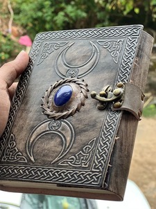 3 Moon Blue Lapiz en relieve Estilo vintage Diario de cuero Costura de sillín y encuadernación de costura - Product Image 2