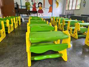 Ensemble de chaises de bureau pliables modernes en plastique girafe attrayantes avec tablette d'écriture pour enfants, durables, pour l'extérieur, la chambre à coucher, la salle à manger, le salon - Product Image 4