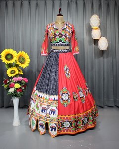 NAVARATRI LENGHA CHOLI CON BLUSA DE TRABAJO DE ESPEJO Y DUPATTA HEAVY FLAIR LENGHA CHOLI PARA NIÑA Y MUJER DE MEETALI CREATION - Product Image 3