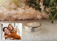 14k Gold Rhodium-Plattierter 925 Silber Feinring 6mm mit Individueller Fotogravur Kinderporträt Eltern-Gedenkgeschenk Kindernamen