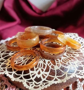 Anneaux en résine acrylique, forme ronde, faits à la main, anneaux d'amour, bijoux de fête pour femmes, vente en gros au meilleur prix - Product Image 1