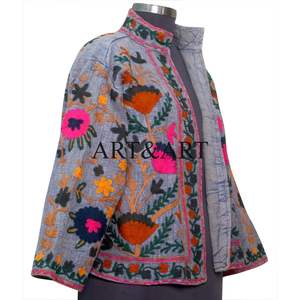 Veste courte bohème pour femme en coton tricoté doux fait à la main, broderie Suzani matelassée, couleurs personnalisées - Product Image 4