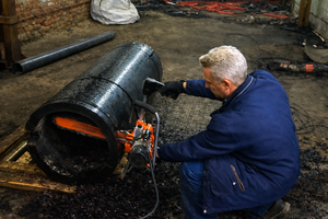 Scie à chaîne électrique industrielle 6 kW HF pour la découpe de HDPE et de plastique - Product Image 2