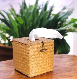 Support de boîte à mouchoirs en rotin minimal moderne conçu pour améliorer l'apparence des espaces intérieurs contemporains propres - Product Image 1