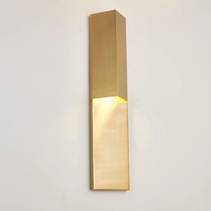 Lámpara de pared de metal dorado moderno con artesanía de moda y detalles elegantes para iluminar espacios con brillo suave y acogedor - Product Image 4
