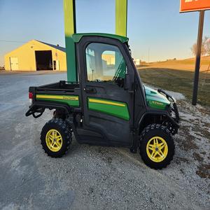 John Deere GATOR XUV 835R UTV tout-terrain robuste de qualité supérieure, 4 temps, automatique, 4 roues motrices, EPA Eec, 2 cylindres, blocage du différentiel - Product Image 2