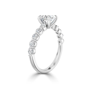 Bague en or rose avec moissanite taille coussin de 2,50 carats, élégante et sertie de manière rapprochée - Product Image 6