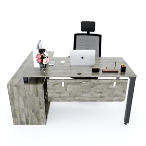 Chaise de bureau exécutive contemporaine avec revêtement en cuir et base triangulaire en acier - Product Image 2