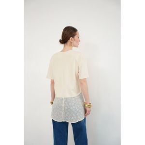 T-shirt à col rond avec détails brodés - Vente en gros - Product Image 5