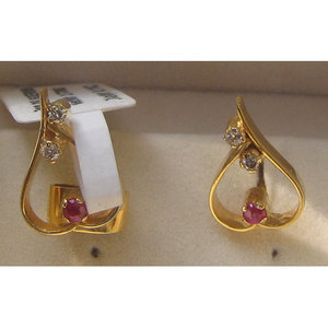ต่างหูทองคำประดับทับทิมและเพชร ต่างหูเพชรดีไซน์หรูหรา - Product Image 1