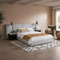 Cadre de lit king size en bois de luxe avec tête de lit rembourrée en tissu, mobilier de chambre à coucher style maison américaine