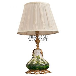 Lampe de table en céramique peinte à la main et en laiton antique avec base décorative et abat-jour en tissu élégant pour les intérieurs de luxe - Product Image 1