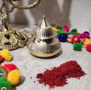 Soporte para Sindoor de latón vintage con grabado artístico Ideal para rituales diarios de Pooja y decoración espiritual a mano - Product Image 5