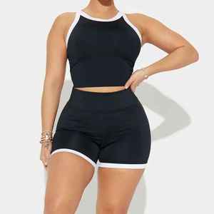 Tenue de sport bicolore personnalisée OEM pour femmes, ensemble athlétique deux pièces, débardeur et short taille haute à motif uni - Product Image 6