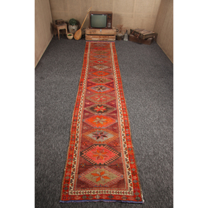 Alfombra Turca Vintage Pequeña de 3x15.8 pies, Naranja Marrón Geométrica con Elementos Florales - Product Image 1