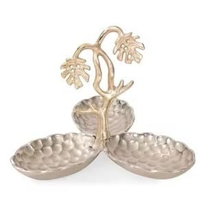 Bandeja Decorativa Triple para Servir Frutos Secos, Dulces y Chocolates, Diseño Floral Dorado, Elegante Exhibición para Mesa, Decoración del Hogar - Product Image 2
