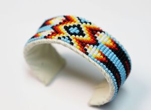 Bracelet en macramé perlé doré de conception classique populaire nouveauté Bracelet en macramé de fil de couleur de mélange pour le cadeau des meilleurs amis - Product Image 2