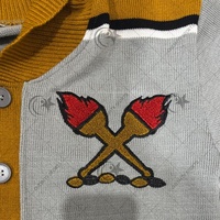 Cardigan universitaire cardigan gris et or en tricot épais et personnalisé avec boutons