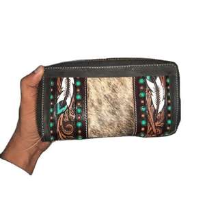 Cartera de Cuero Genuino para Mujer con Cierre de Cremallera, Seguridad RFID, Estilo Bohemio, Patrón Geométrico, Diseño Artesanal Elegante, India - Product Image 3