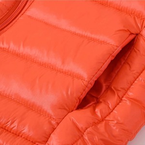 Veste d'hiver matelassée pour homme avec logo personnalisé en gros, rembourrage chaud, veste matelassée d'extérieur pour homme, veste d'hiver légère et pliable pour homme - Product Image 5