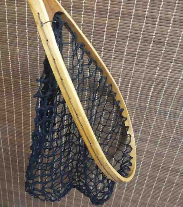 High Quality Customize Wooden Fly Fishing Trout  Net with Mesh Net and Long Elastic Hanging Hook