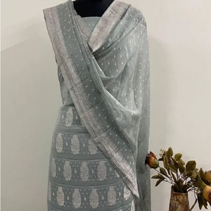 Traje Choli Pure Khaddi Georgette Banarasi hecho a medida con tejido Zari plateado en color verde claro. Ideal para bodas y fiestas - Product Image 2